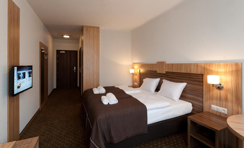 Hotel Milenium Legnica Zimmer foto