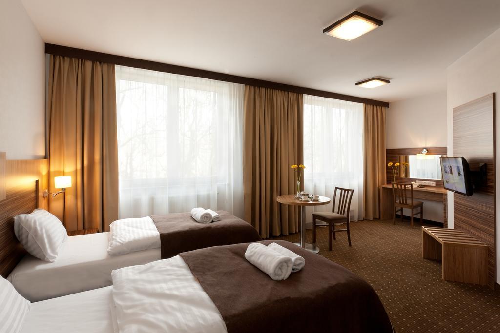 Hotel Milenium Legnica Zimmer foto