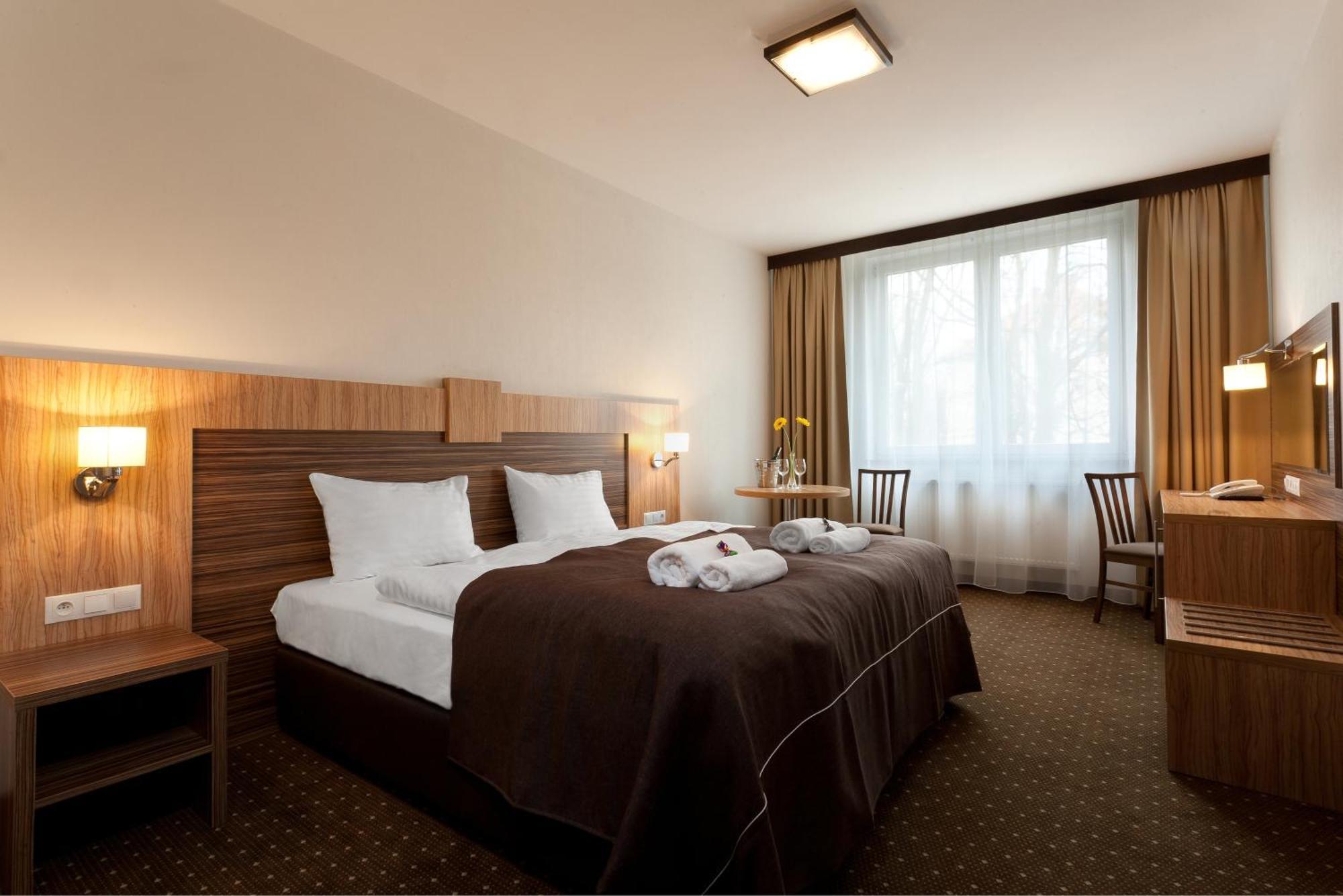 Hotel Milenium Legnica Exterior foto