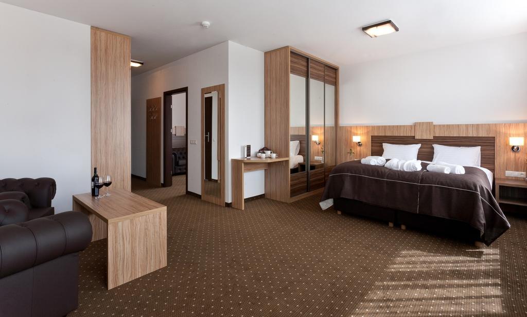 Hotel Milenium Legnica Zimmer foto