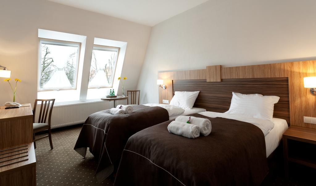 Hotel Milenium Legnica Zimmer foto