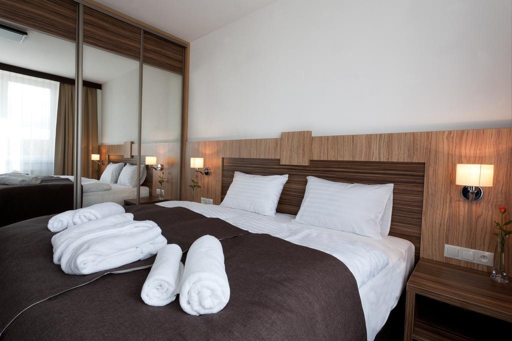 Hotel Milenium Legnica Zimmer foto